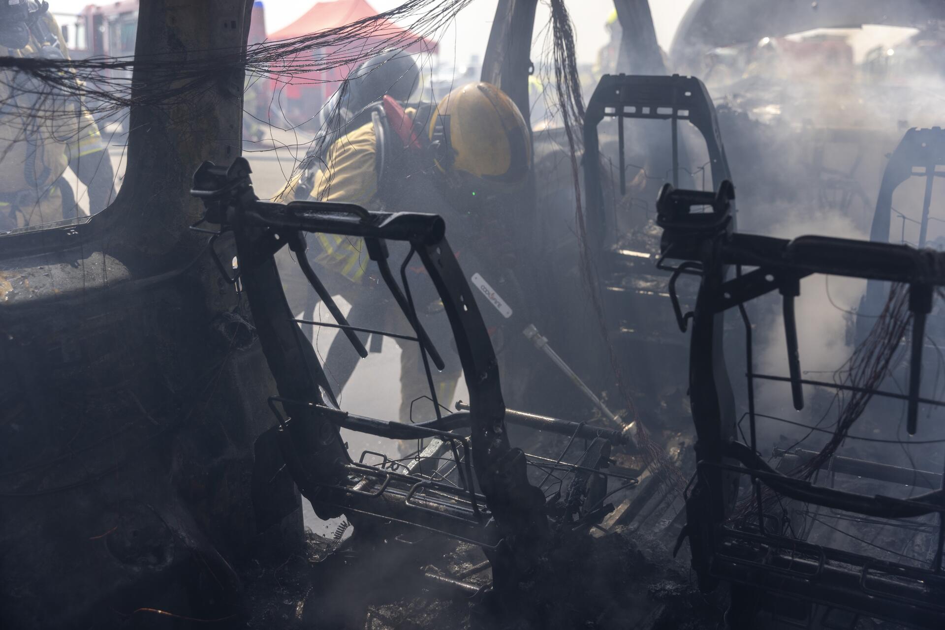 Brandweerman in uitgeblusde elektrische autobus
