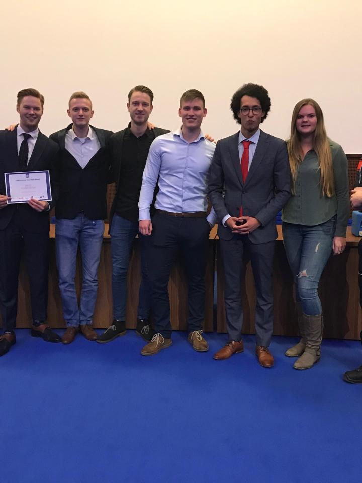 Groep studenten van het project 'Jong talent aan het woord'