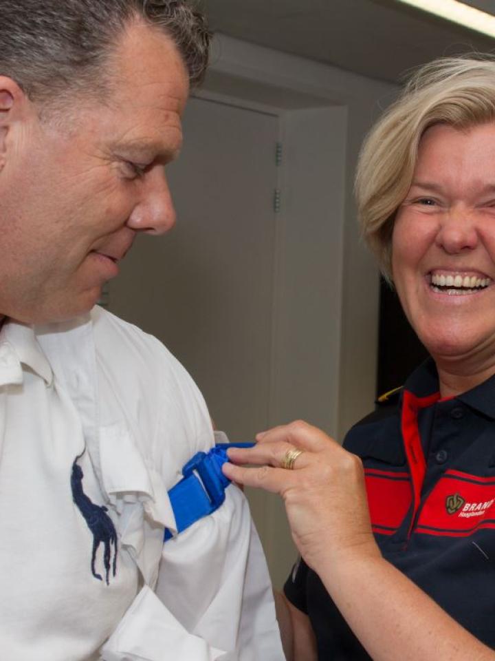 Adviseur Gebruiksveiligheid Hanneke samen met collega