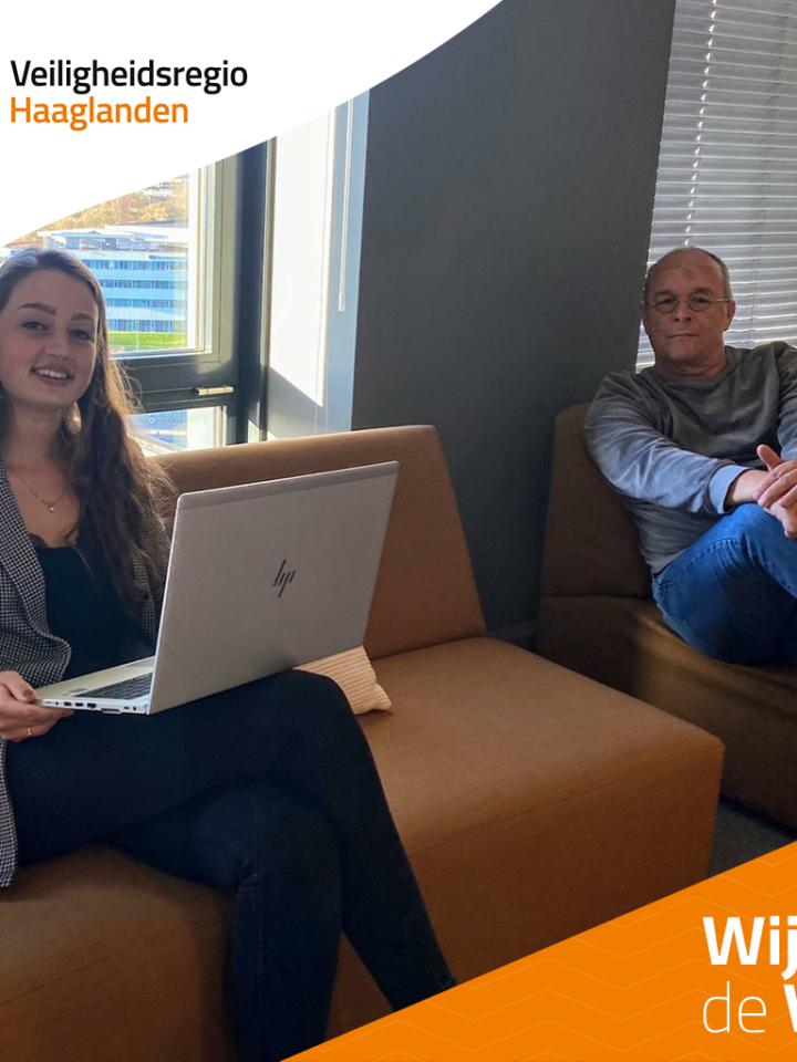 Ron en Sanne van de GHOR aan het werk met laptop