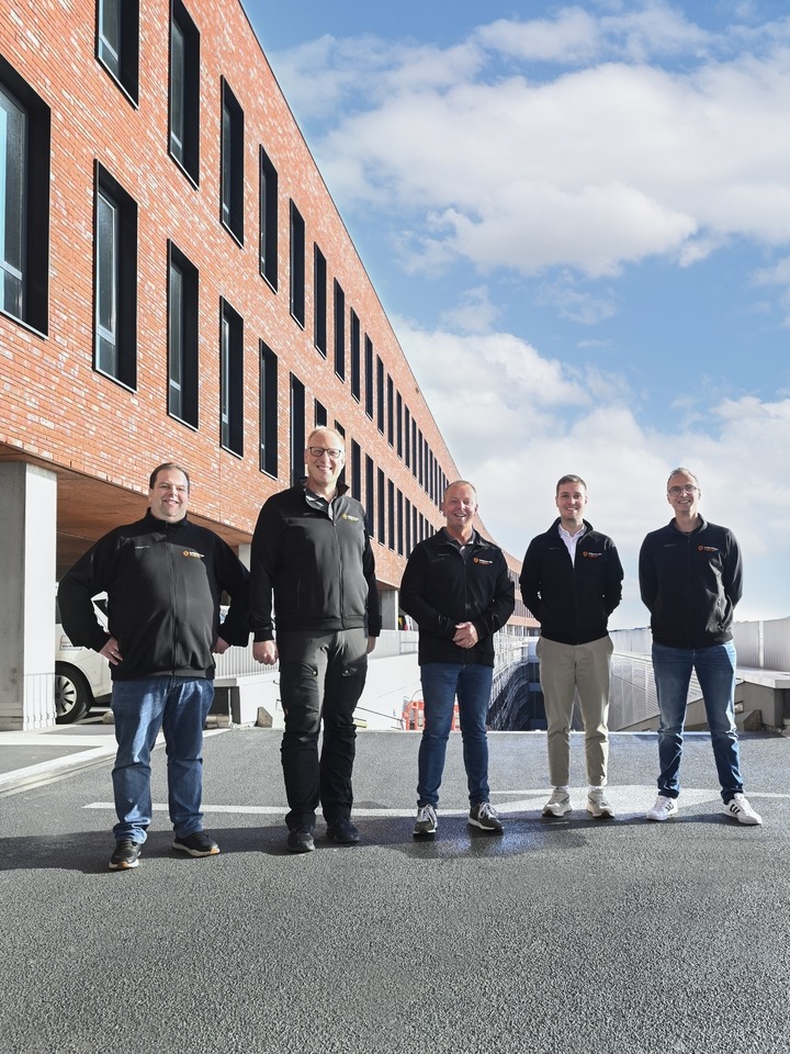 de mannen van team motoh