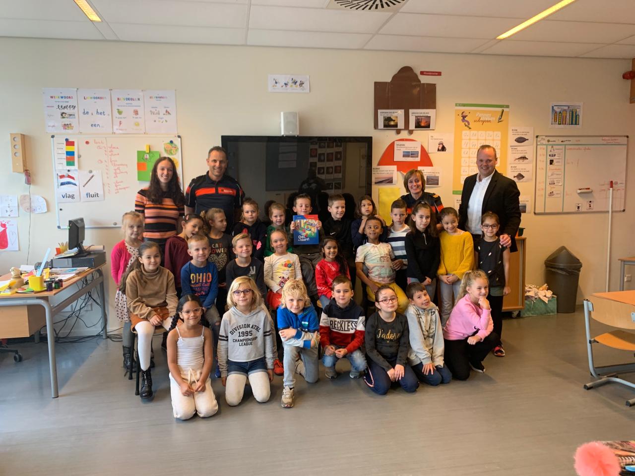 Brandweer Haaglanden op bezoek bij schoolklas