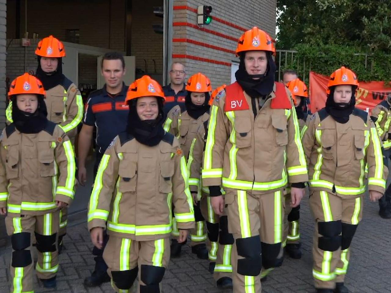 Groepsfoto van de jeugdbrandweer Naaldwijk