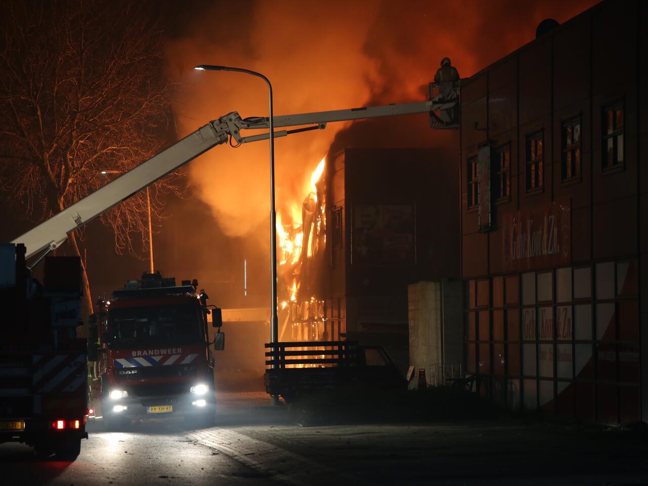 Zeer grote brand tijdens de jaarwisseling in Zoetermeer 