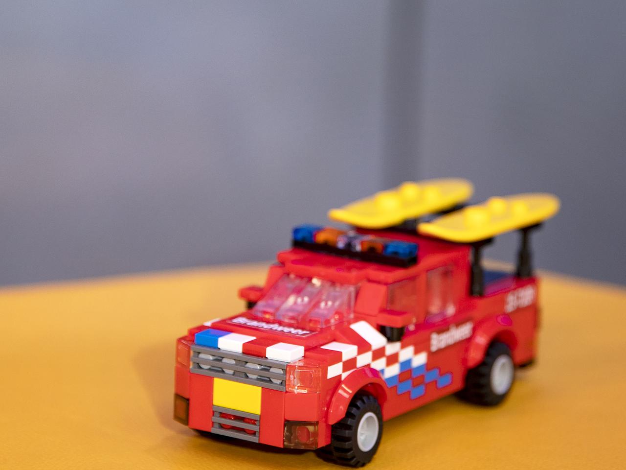 Van Lego nagemaakte miniatuur brandweerauto