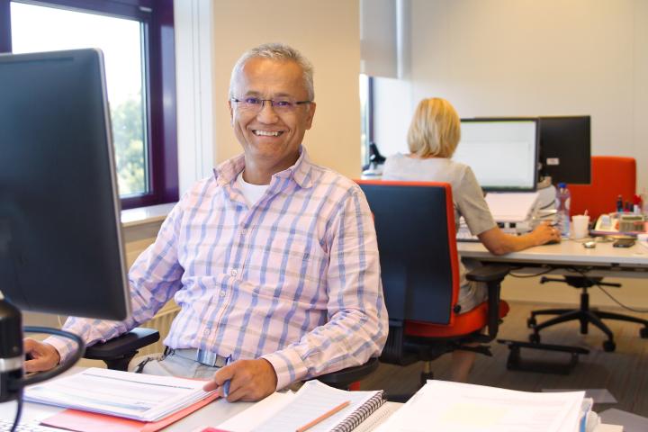VRH-collega Louis Boreel achter zijn bureau
