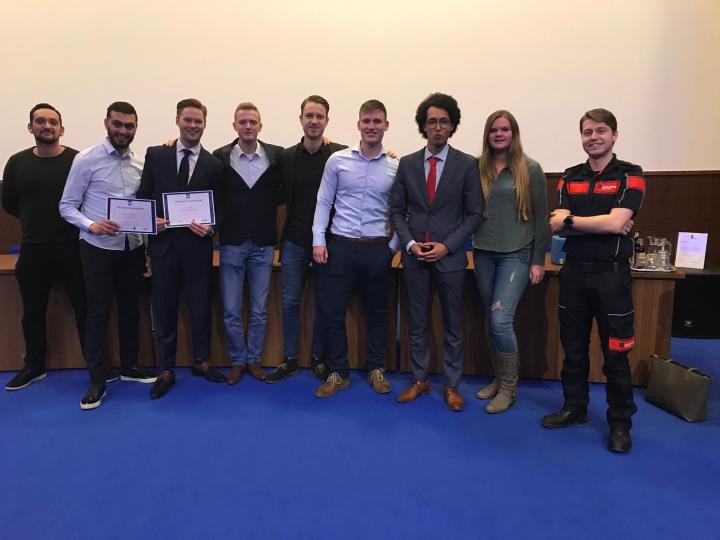 Groep studenten van het project 'Jong talent aan het woord'