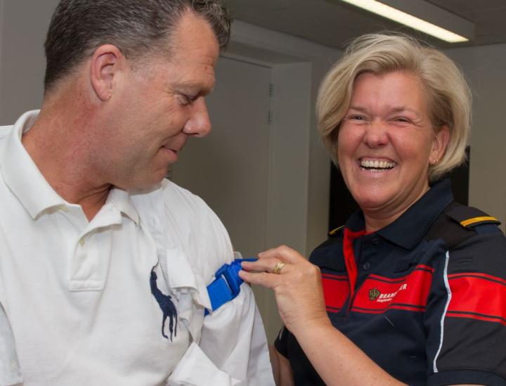 Adviseur Gebruiksveiligheid Hanneke samen met collega