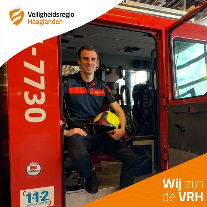 Kjeld Both op de foto in een tankautospuit