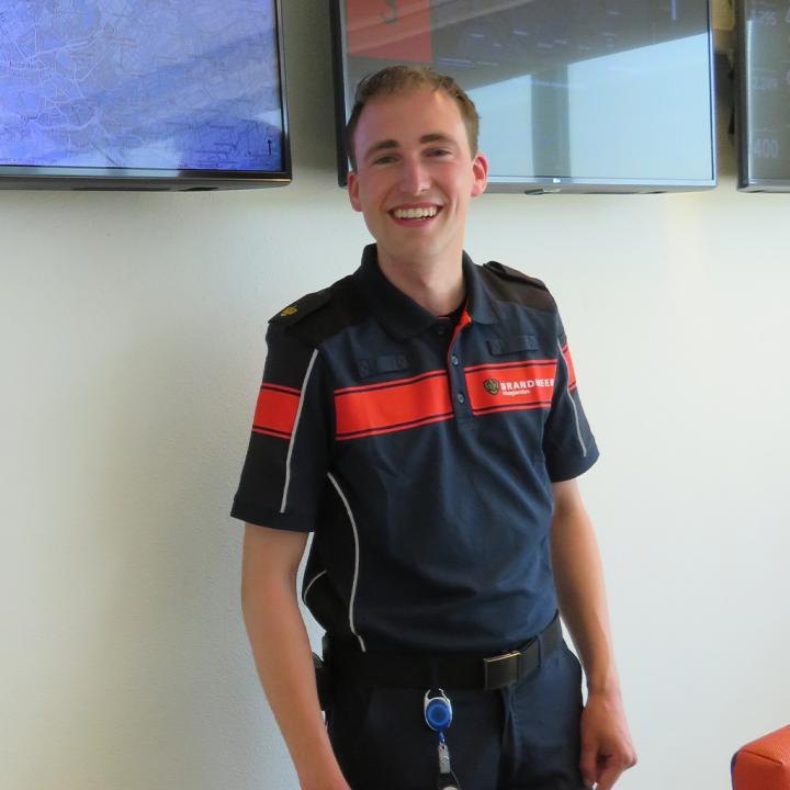 Beleidsmedewerker David de Wit poseert voor beeldschermen