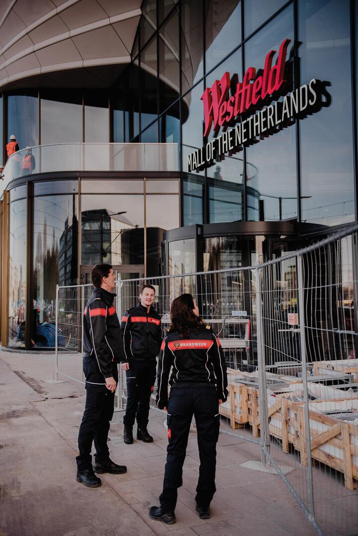 Collega's van team Risicobeheersing voor de Mall of the Netherlands