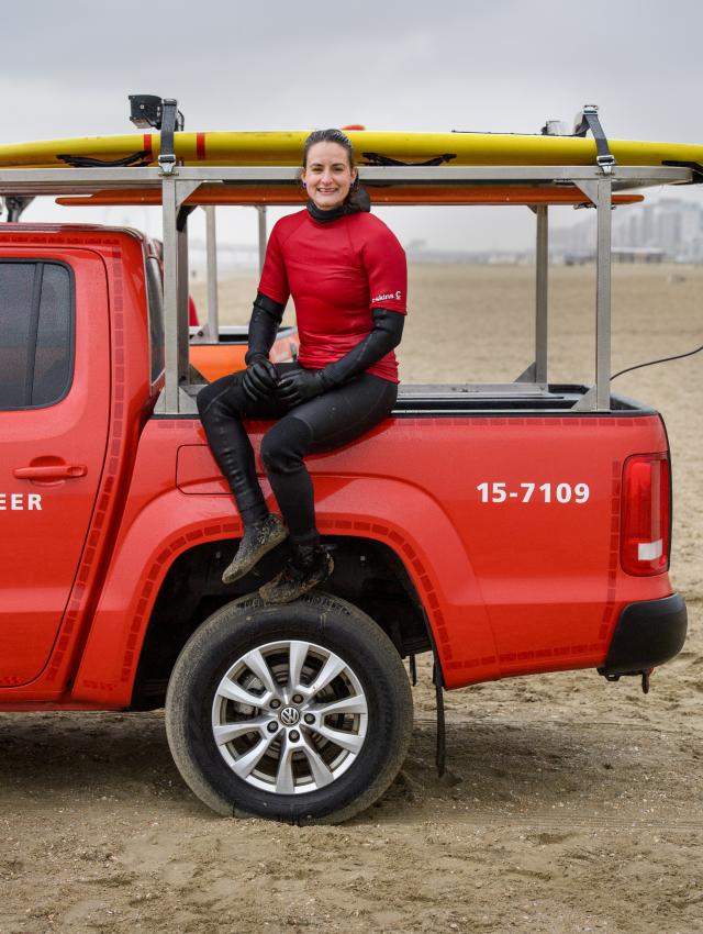 Margriet op een brandweerauto 