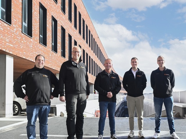 de mannen van team motoh